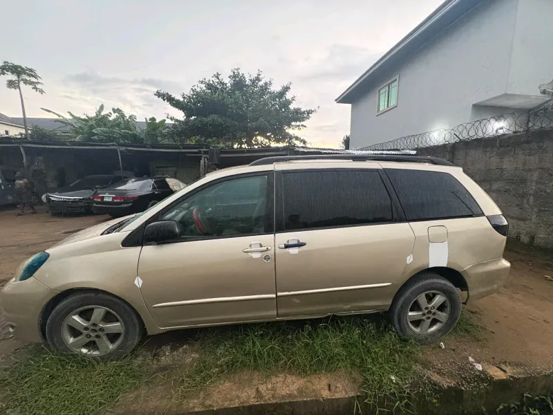 Thumbnail 3 of 2004 TOYOTA Sienna