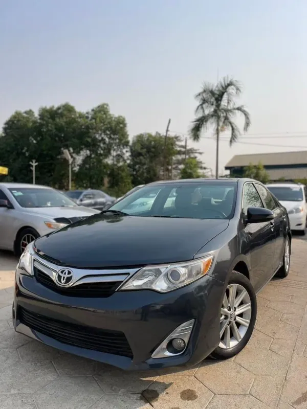 Thumbnail 4 of 2014 Toyota Camry XLE