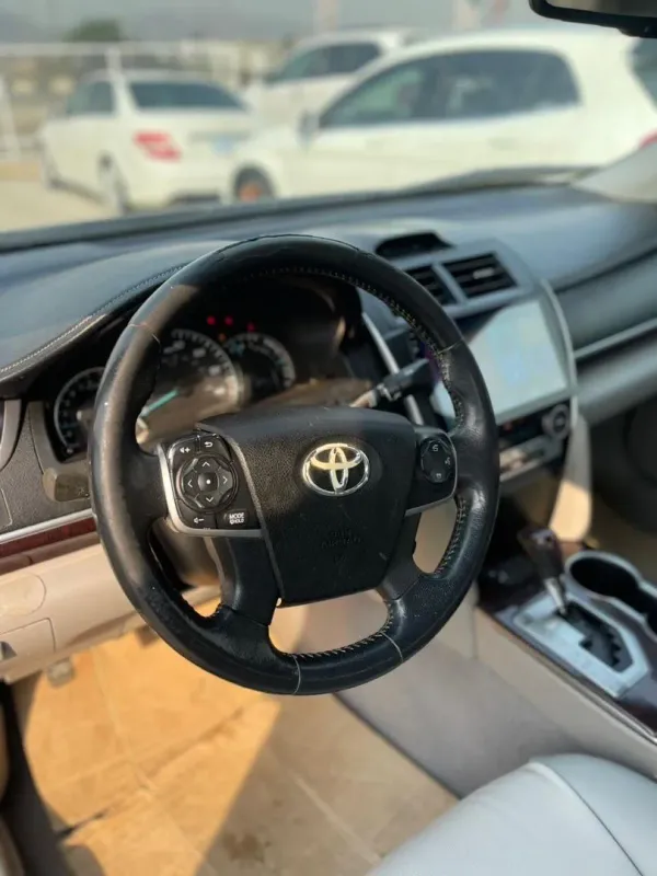 Thumbnail 5 of 2014 Toyota Camry XLE