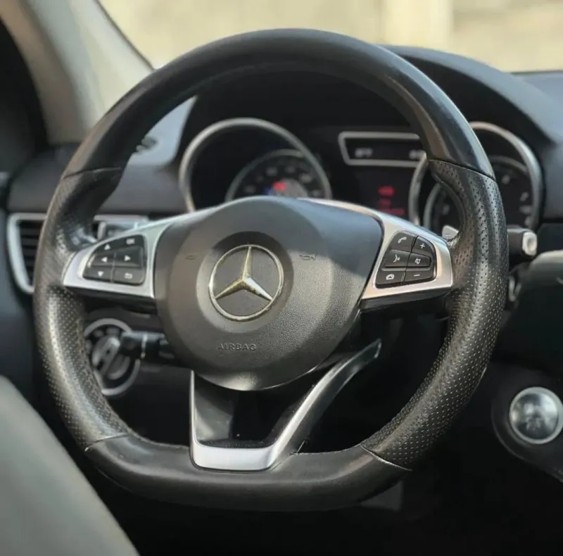 Thumbnail 2 of 2016 Mercedes-Benz GLE-Class