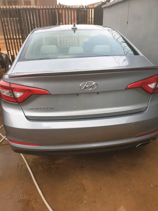 Thumbnail 2 of 2015 Hyundai Sonata se