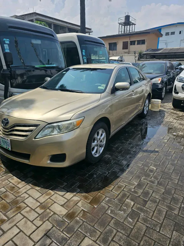 Main image of 2009 Toyota Camry XLE