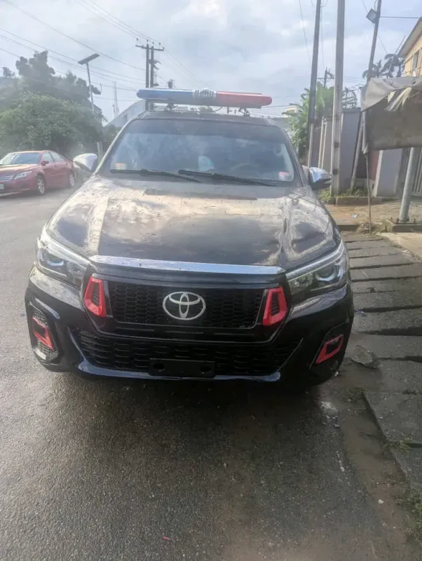 Main image of 2010 Toyota Hilux