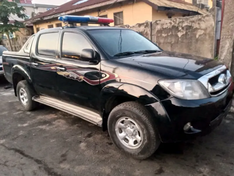 Thumbnail 2 of 2010 Toyota Hilux