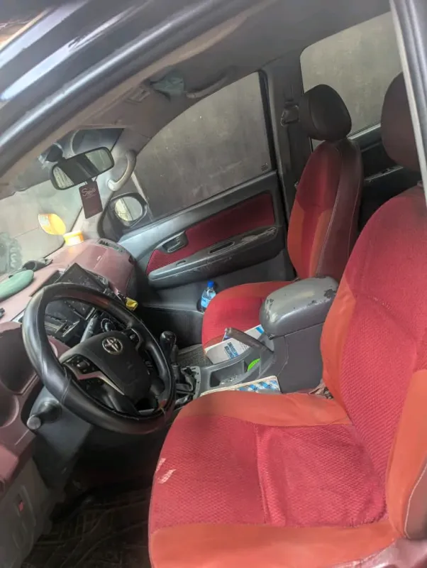 Thumbnail 3 of 2010 Toyota Hilux