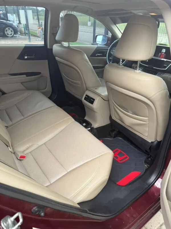 Main image of 2013 HONDA Accord XLE