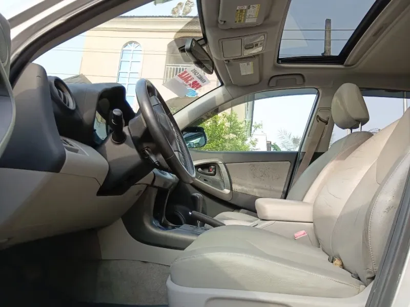 Thumbnail 5 of 2011 Toyota RAV4