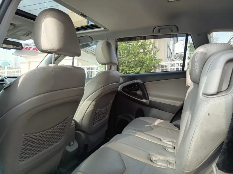 Thumbnail 7 of 2011 Toyota RAV4