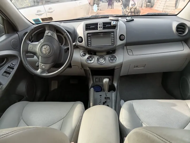 Thumbnail 9 of 2011 Toyota RAV4