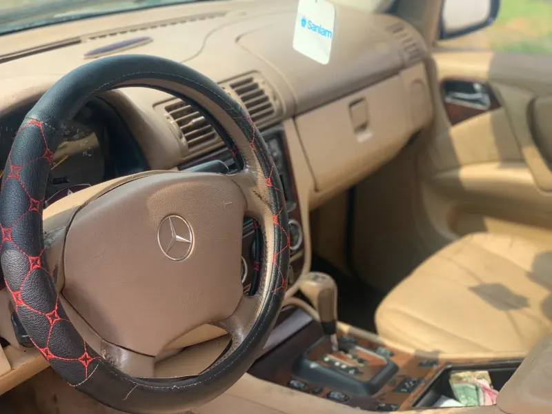 Thumbnail 3 of 2002 Mercedes-Benz ML-Class 320