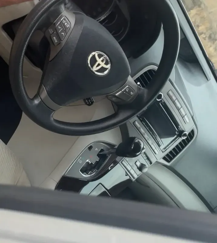 Thumbnail 8 of 2011 TOYOTA Venza