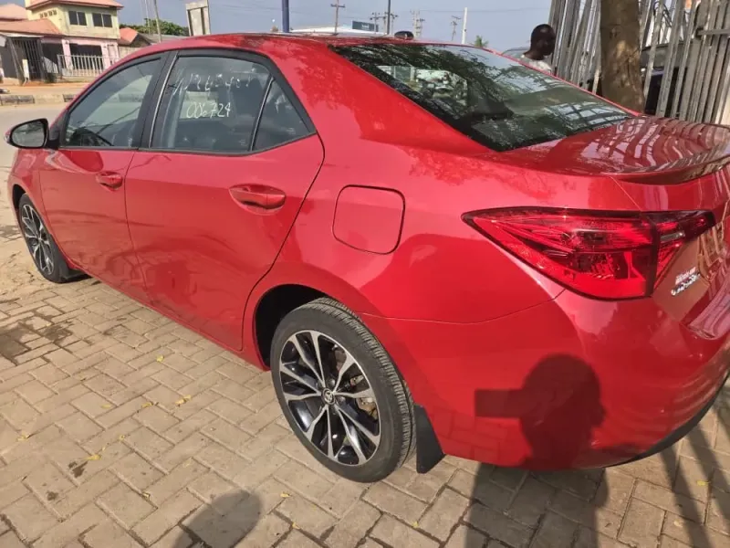 Thumbnail 2 of 2018 Toyota Corolla