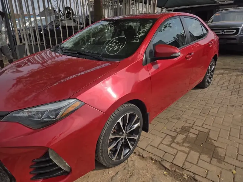 Thumbnail 3 of 2018 Toyota Corolla