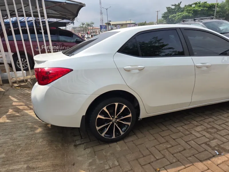 Thumbnail 2 of 2017 Toyota Corolla