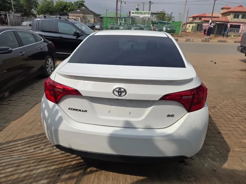 Thumbnail 3 of 2017 Toyota Corolla