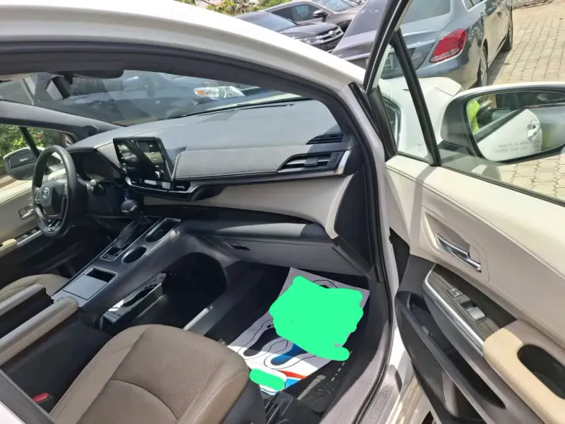 Main image of 2025 Toyota Sienna