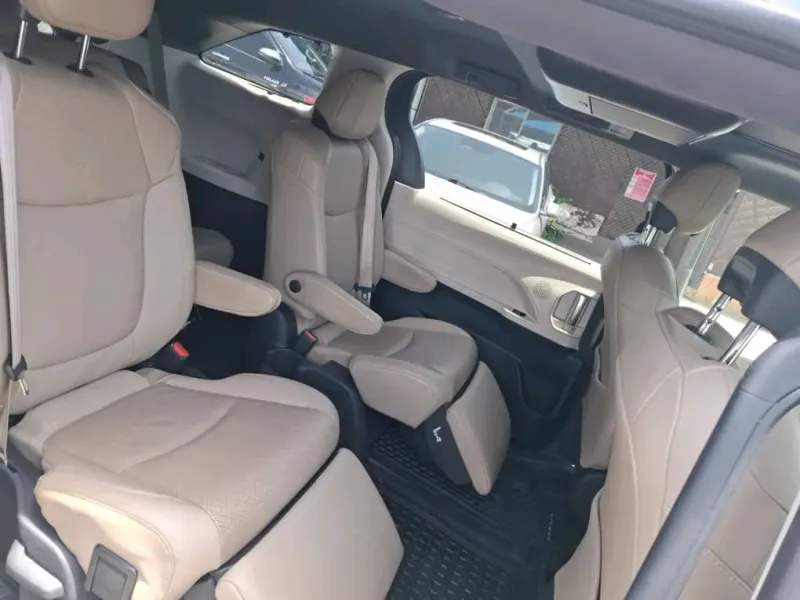 Thumbnail 3 of 2025 Toyota Sienna