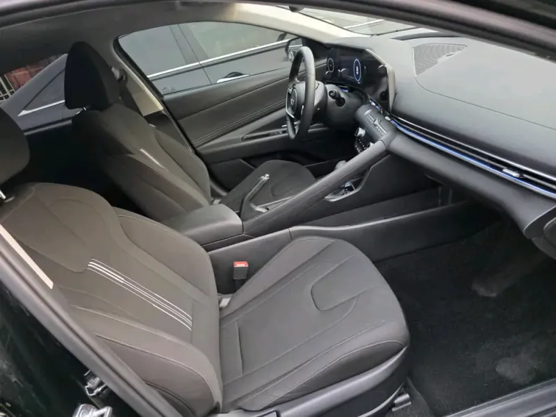 Thumbnail 4 of 2025 Hyundai Elantra