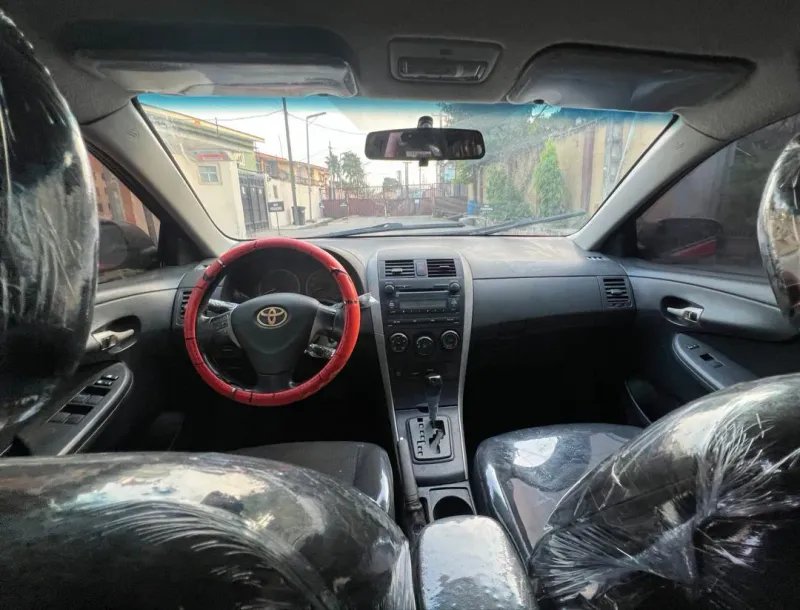 Thumbnail 2 of 2010 Toyota Corolla SE