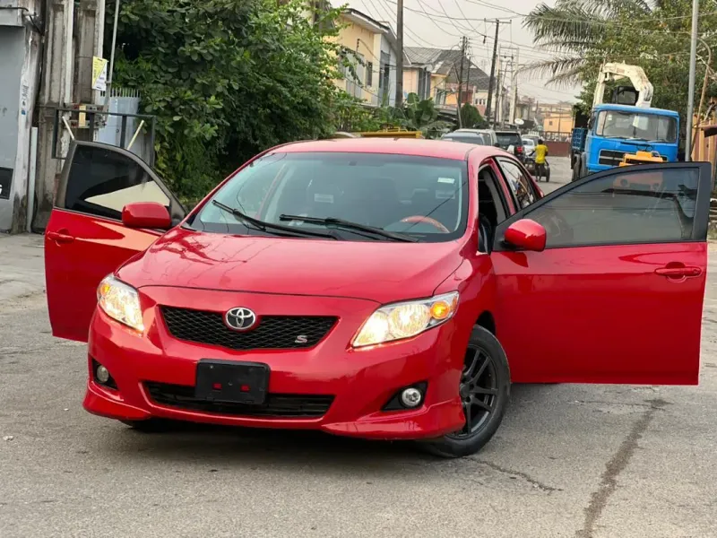 Thumbnail 5 of 2010 Toyota Corolla SE