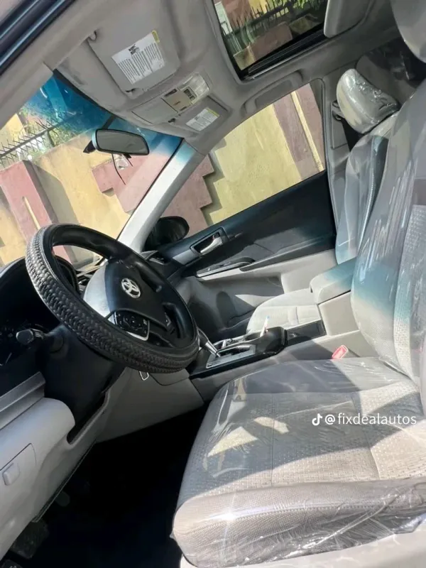 Thumbnail 2 of 2012 Toyota Camry LE