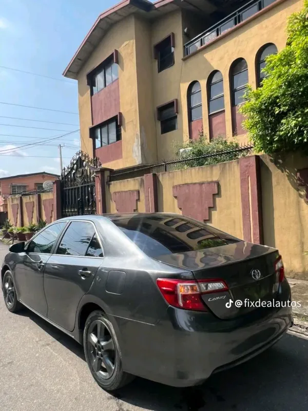 Thumbnail 2 of 2012 Toyota Camry LE