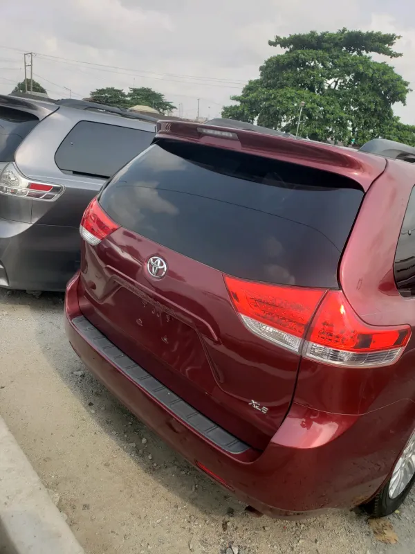 Thumbnail 13 of 2011 Toyota Sienna XLE