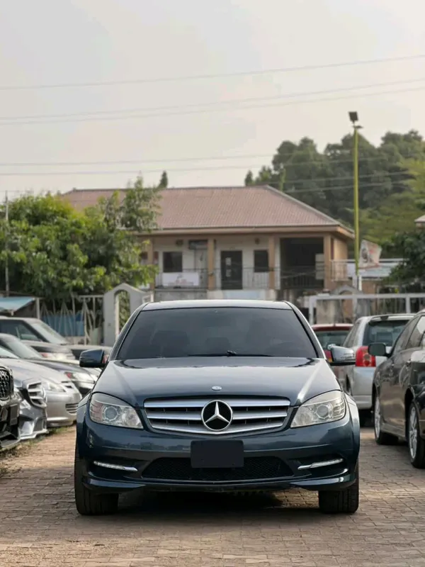 Thumbnail 3 of 2010 MERCEDES-BENZ C-Class