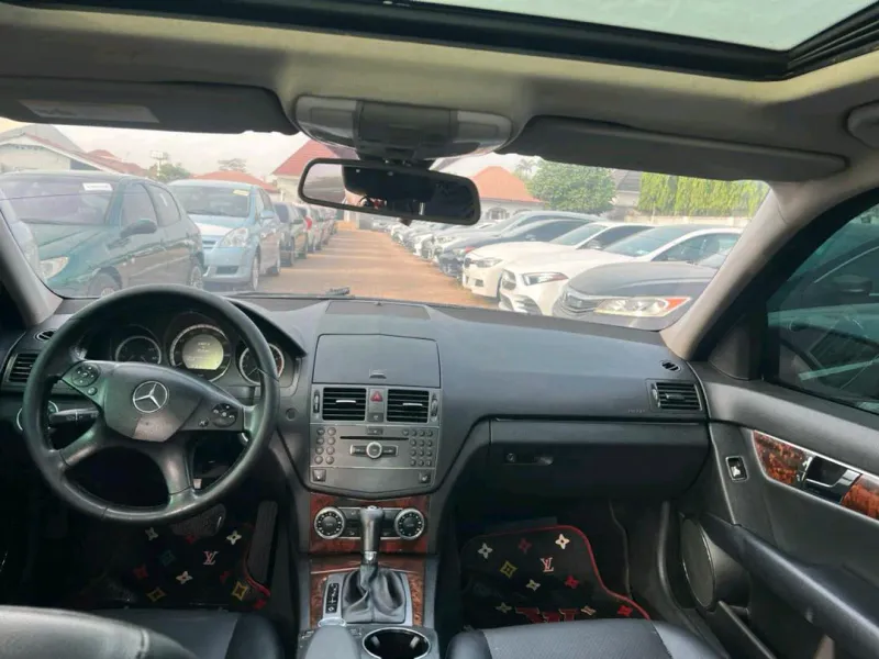 Thumbnail 4 of 2010 MERCEDES-BENZ C-Class