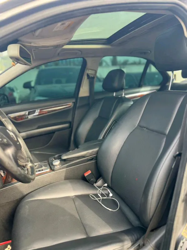 Thumbnail 5 of 2010 MERCEDES-BENZ C-Class