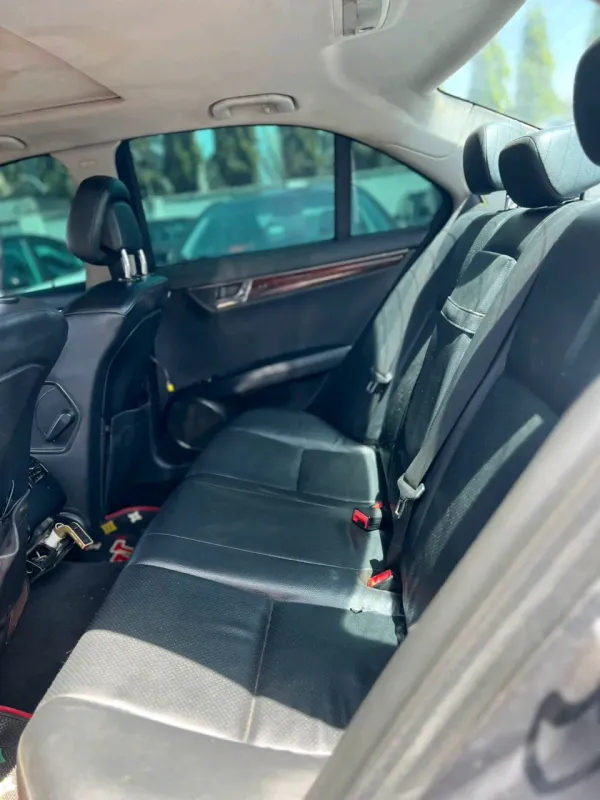 Thumbnail 6 of 2010 MERCEDES-BENZ C-Class