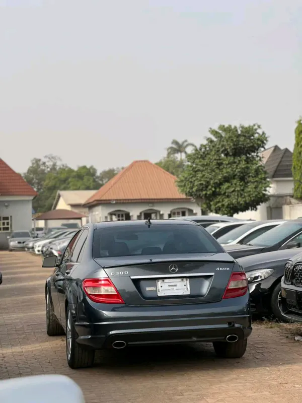 Thumbnail 7 of 2010 MERCEDES-BENZ C-Class