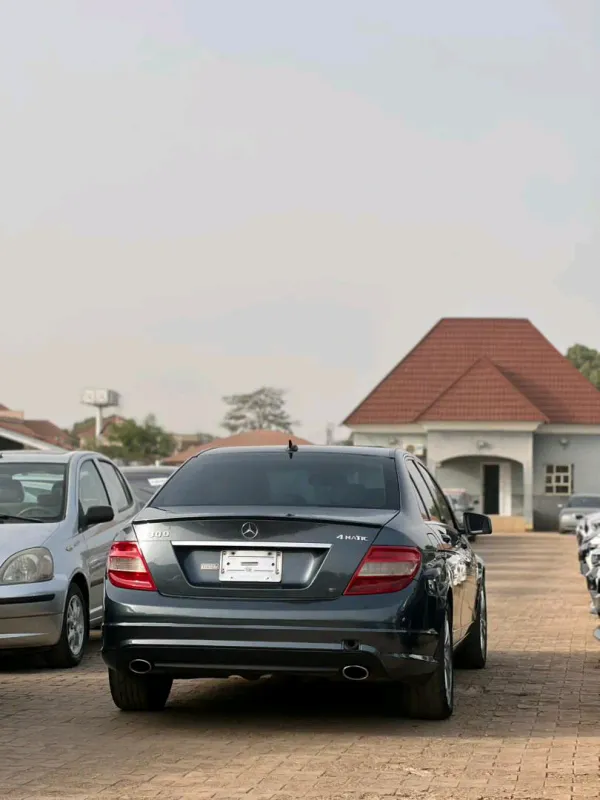 Thumbnail 8 of 2010 MERCEDES-BENZ C-Class