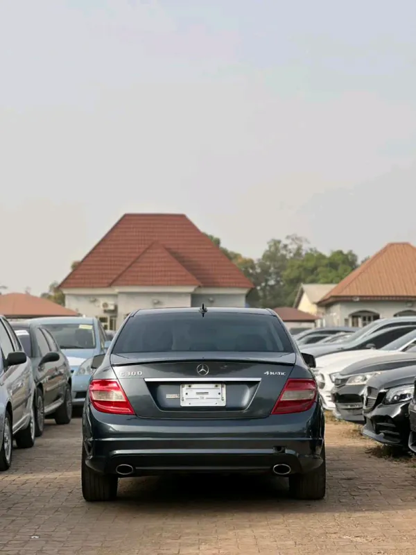 Thumbnail 9 of 2010 MERCEDES-BENZ C-Class