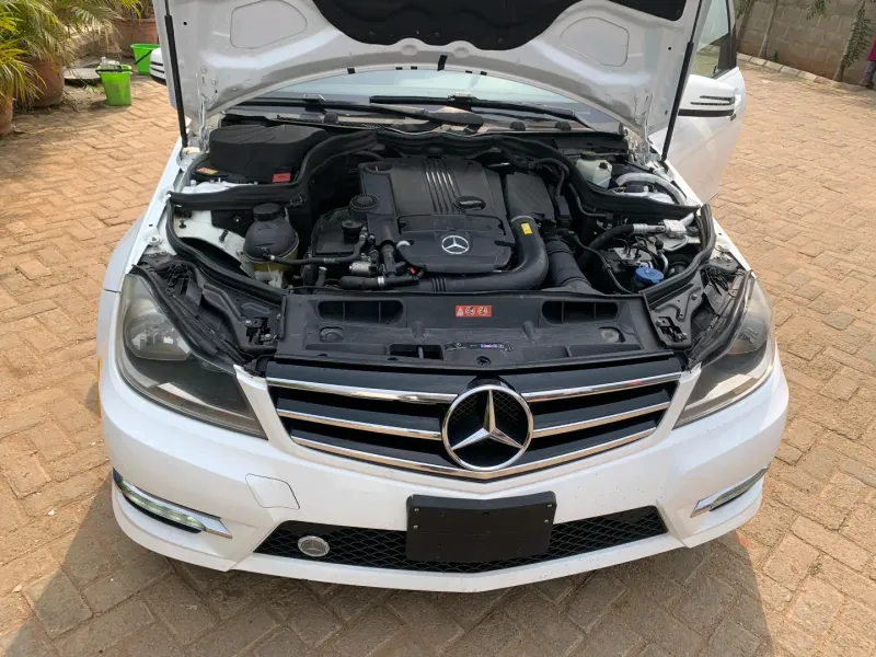 Thumbnail 2 of 2014 Mercedes-Benz C-Class