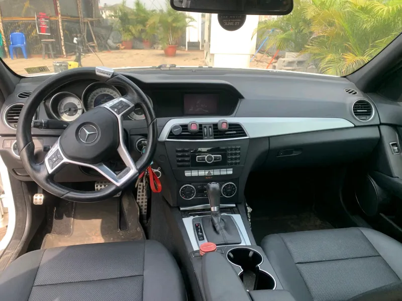 Thumbnail 4 of 2014 Mercedes-Benz C-Class