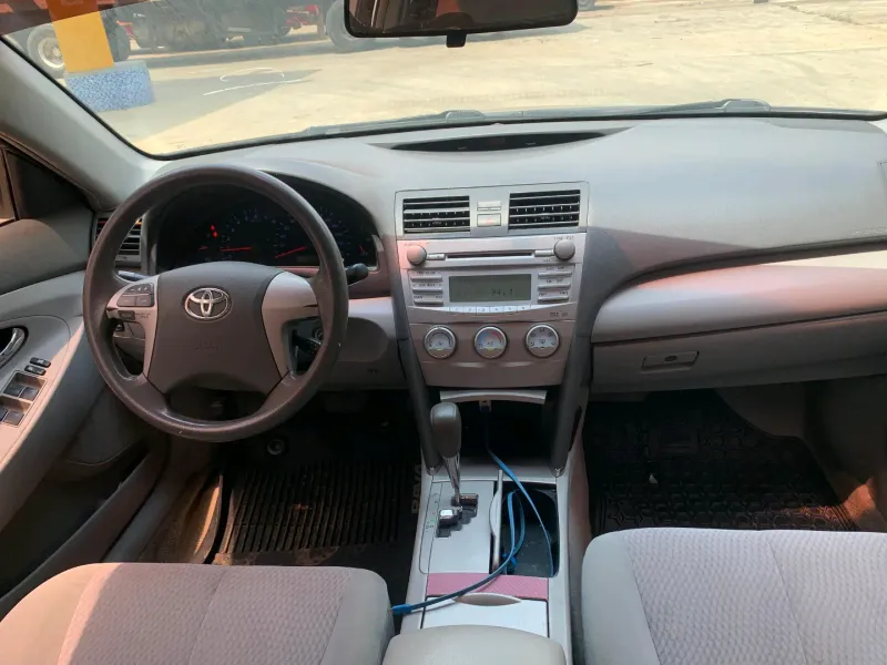 Thumbnail 2 of 2010 Toyota Camry LE