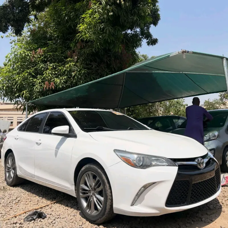 Thumbnail 3 of 2016 Toyota Camry SE