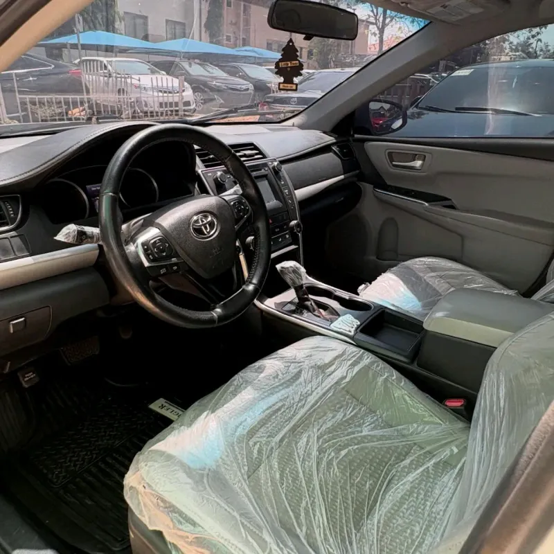 Thumbnail 4 of 2016 Toyota Camry SE