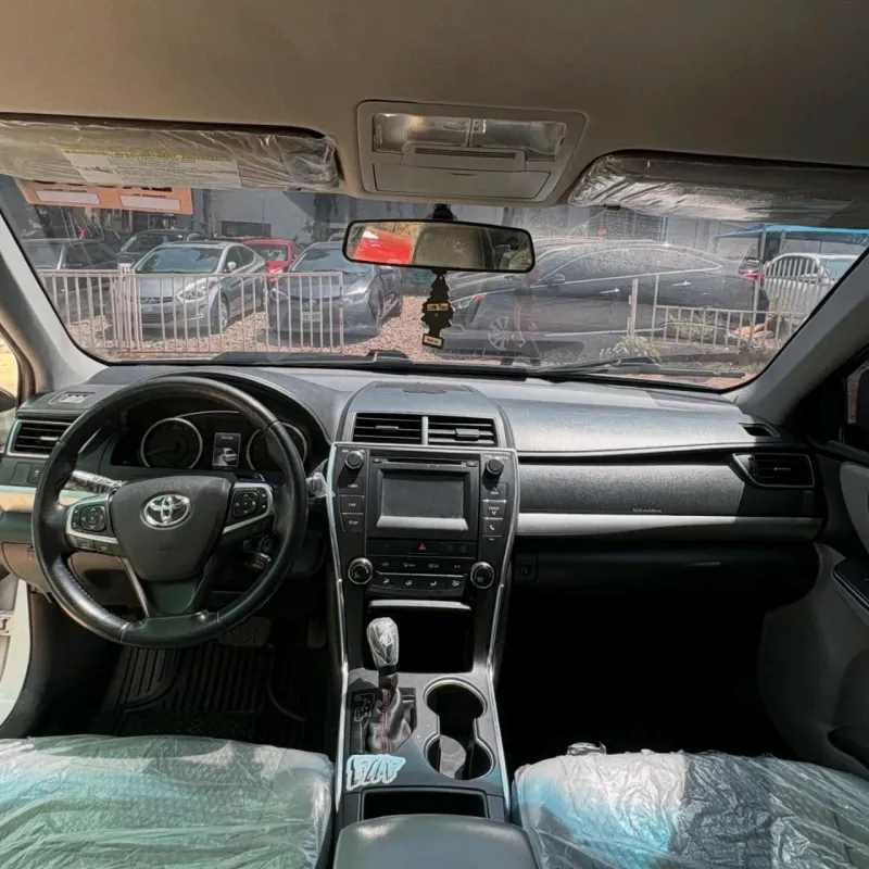 Thumbnail 5 of 2016 Toyota Camry SE