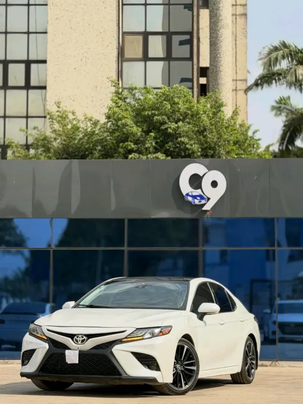 Thumbnail 2 of 2019 Toyota Camry XSE