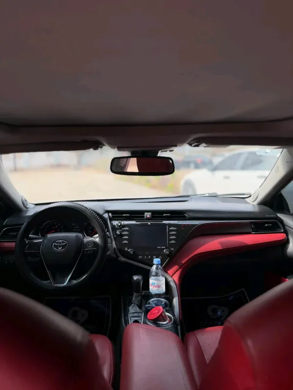 Thumbnail 3 of 2019 Toyota Camry XSE