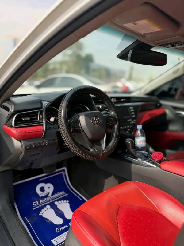 Thumbnail 4 of 2019 Toyota Camry XSE