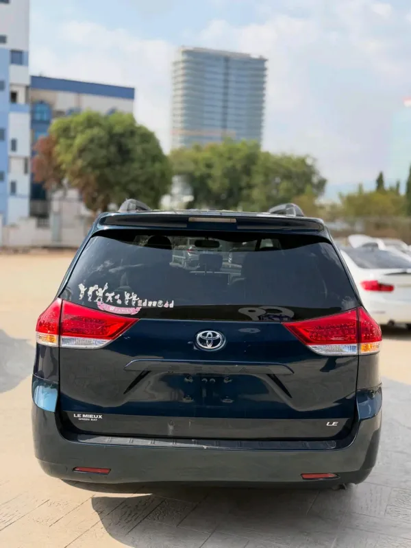 Thumbnail 9 of 2010 Toyota Sienna LE