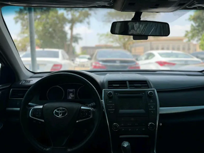 Thumbnail 4 of 2017 Toyota Camry SE