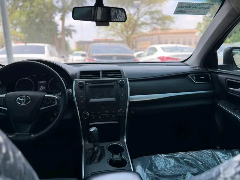 Thumbnail 5 of 2017 Toyota Camry SE