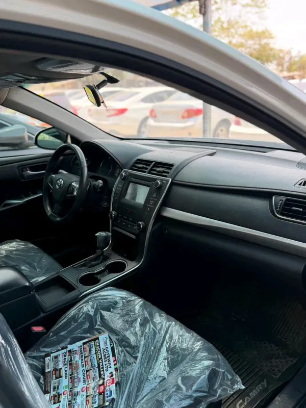 Thumbnail 8 of 2017 Toyota Camry SE