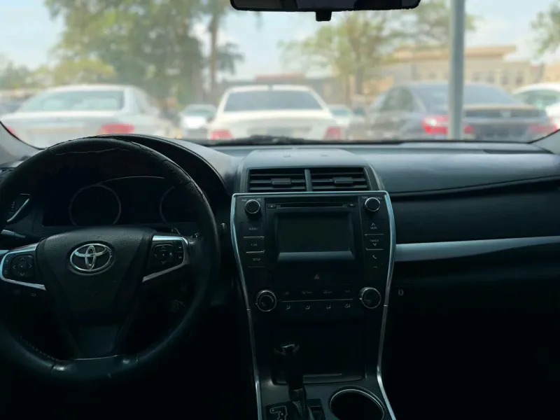 Thumbnail 3 of 2015 Toyota Camry SE