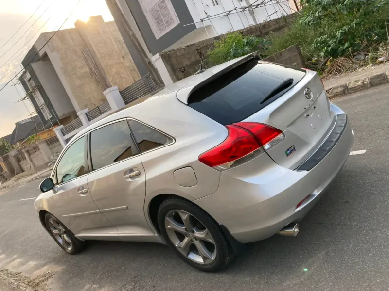 Thumbnail 3 of 2013 Toyota Venza LE