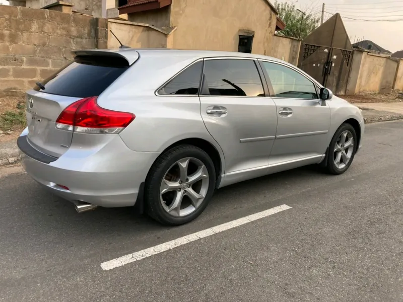 Thumbnail 4 of 2013 Toyota Venza LE